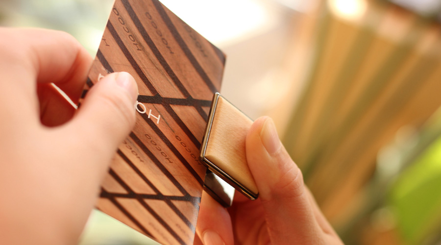 クリップ式木製カードスタンド「CARD STAND」