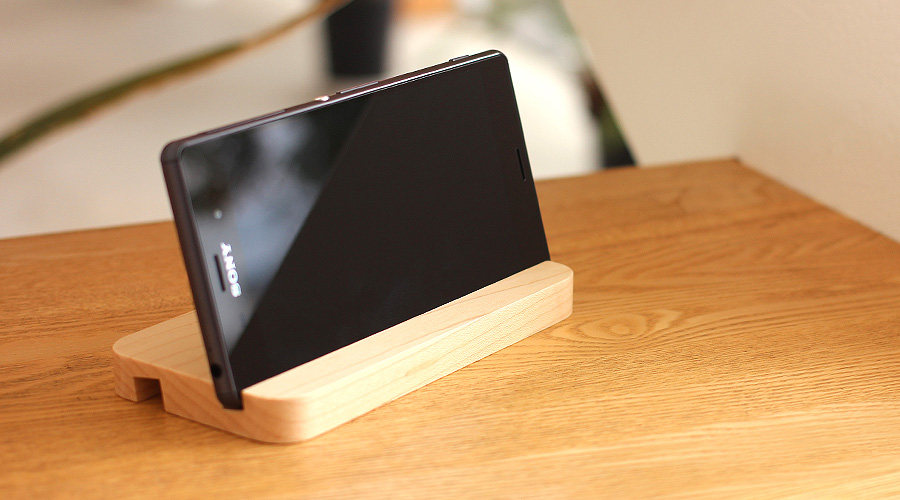 iPhone6/6Plus・Xperia™ Z3に居場所を与えるスマートフォンスタンド