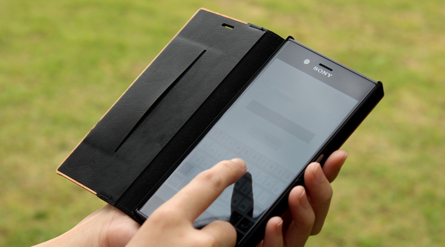 Xperia XZ用 木製スマートフォンケース　液晶部分
